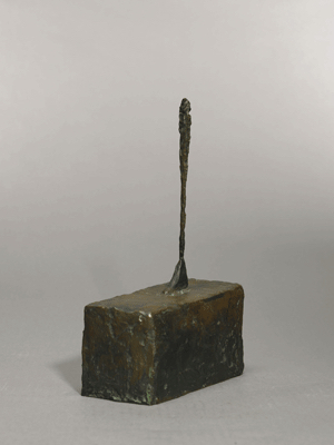 Fondation Giacometti -  Figurine sur grand socle