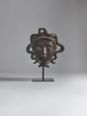 Fondation Giacometti -  Applique, modèle « masque aux serpents », version B